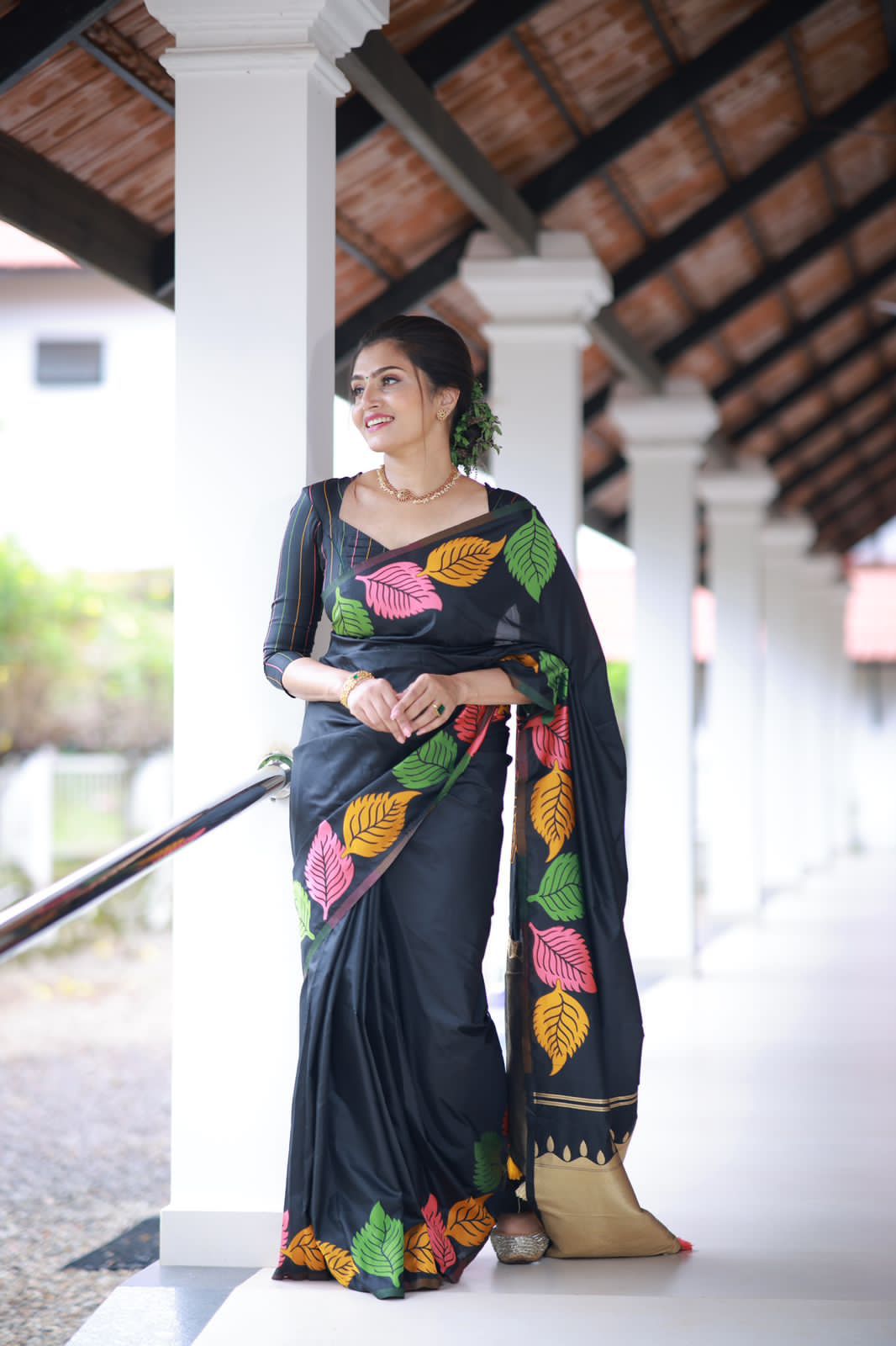 Luxury Lichi Silk Saree Highlighting Timeless Banarasi Art