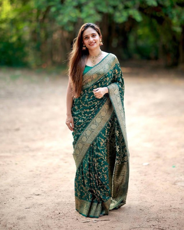 Organic Banarasi Wedding Saree – Lightweight &amp; Breathable