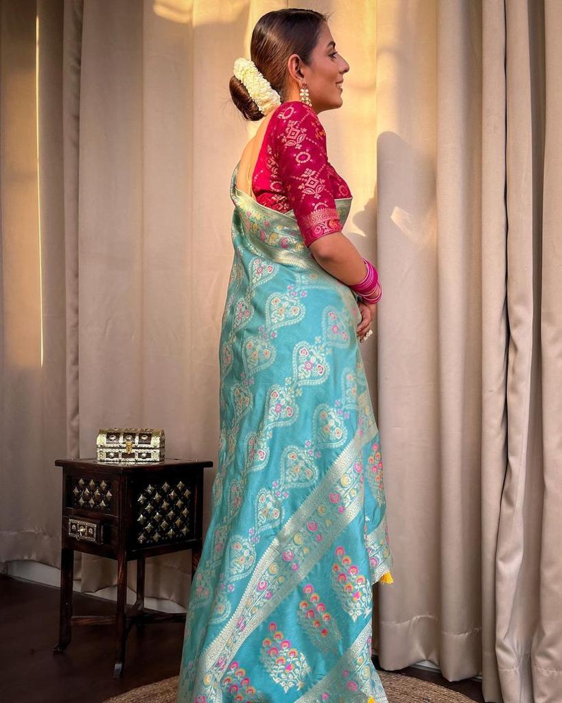 Easy-Drape Lichi Silk Saree with Banarasi Motifs
