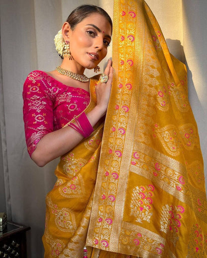 Easy-Drape Lichi Silk Saree with Banarasi Motifs