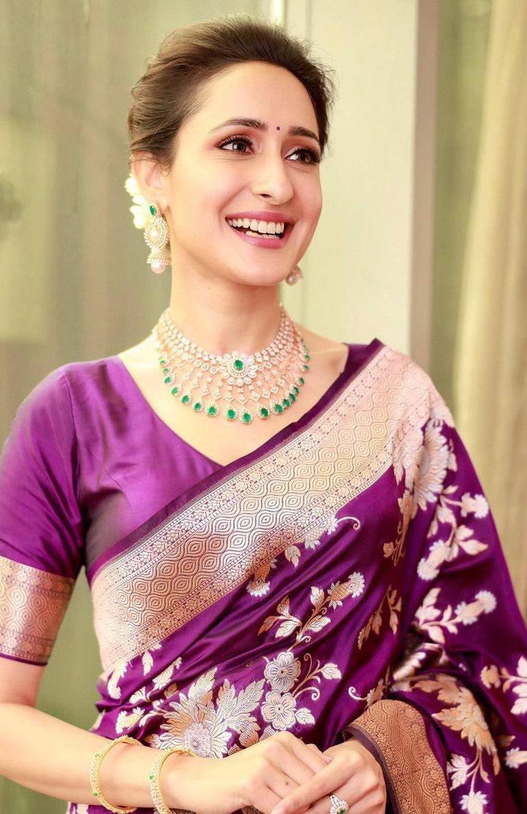 Soft &amp; Comfortable Organic Banarasi Lichi Silk Wedding Saree